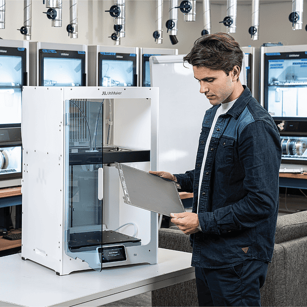Ultimaker S8 Lifestyle 01